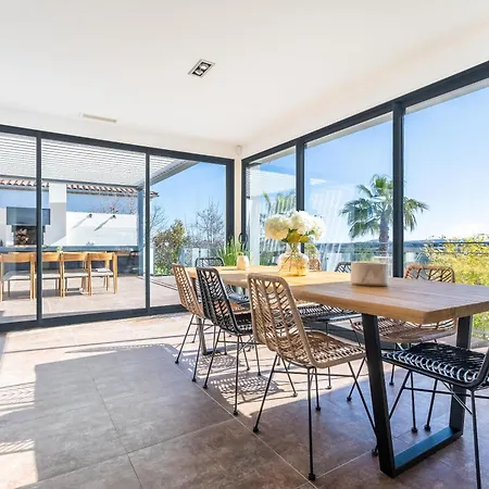 Luxueuse Pour Huit Personnes, Piscine Et Vue Sur Le Golf Villa *