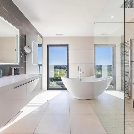 Luxueuse Pour Huit Personnes, Piscine Et Vue Sur Le Golf *